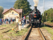 423.009 v Cholticch pi oslavch 120 let trati (2002)