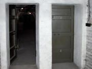 Pohled na druhou dvojici protitlakových dveří zevnitř (vchod z Husovy ul.)