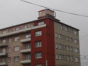Domovn trakt s pozorovatelnou na kiovatce ulic Zvodn a Rusk